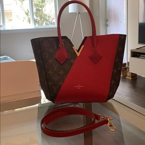💯  Authentic Louis Vuitton handbag with a strap